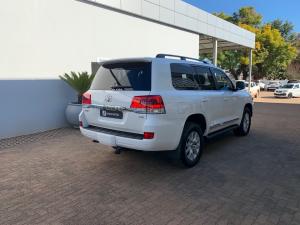 Toyota Land Cruiser 200 4.5D-4D V8 VX-R - Image 2