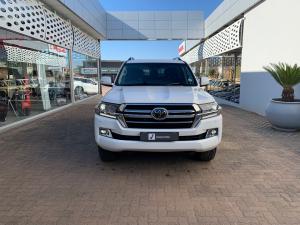 Toyota Land Cruiser 200 4.5D-4D V8 VX-R - Image 4