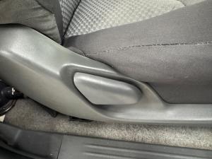 Toyota Hilux 2.5D-4D S - Image 16