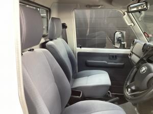 Toyota Land Cruiser 79 4.5D-4D LX V8 single cab - Image 11