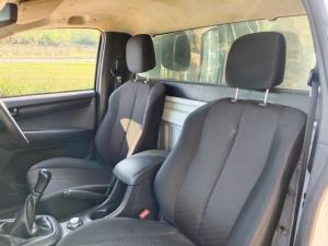 Isuzu D-Max 250 4x4 Hi-Ride - Image 11