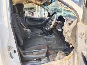 Isuzu D-Max 250 4x4 Hi-Ride - Image 5