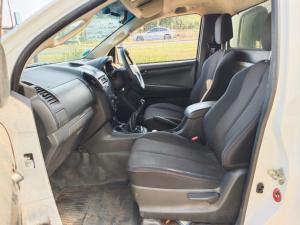 Isuzu D-Max 250 4x4 Hi-Ride - Image 9