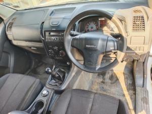 Isuzu D-Max 250 4x4 Hi-Ride - Image 6