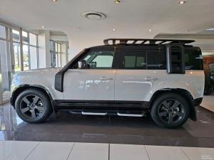 Land Rover Defender 110 D250 X-Dynamic SE - Image 11