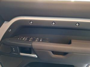 Land Rover Defender 110 D250 X-Dynamic SE - Image 18