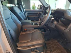 Land Rover Defender 110 D250 X-Dynamic SE - Image 19