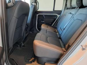 Land Rover Defender 110 D250 X-Dynamic SE - Image 27