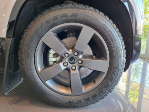 Land Rover Defender 110 D250 X-Dynamic SE - Image 4