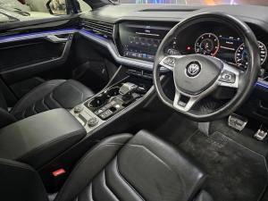 Volkswagen Touareg V6 TDI Executive R-Line - Image 3