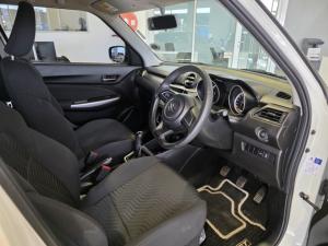 Suzuki Swift 1.2 GLX manual - Image 10