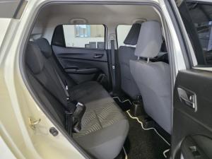 Suzuki Swift 1.2 GLX manual - Image 11