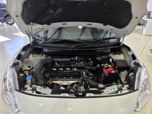 Suzuki Swift 1.2 GLX manual - Image 12