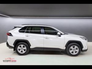 Toyota RAV4 2.0 GX auto - Image 3