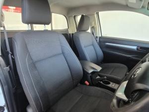 Toyota Hilux 2.4GD-6 Xtra cab Raider manual - Image 11