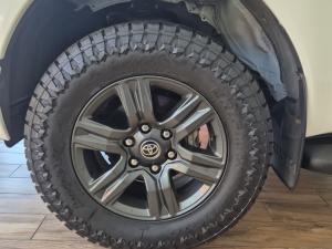 Toyota Hilux 2.4GD-6 Xtra cab Raider manual - Image 14