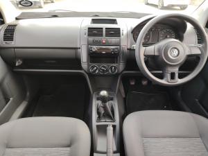 Volkswagen Polo Vivo sedan 1.4 Trendline - Image 6