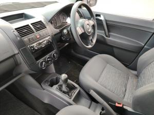 Volkswagen Polo Vivo sedan 1.4 Trendline - Image 7