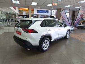 Toyota RAV4 2.0 GX auto - Image 2