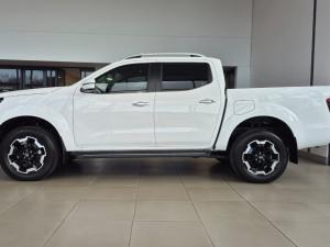 Nissan Navara 2.5D LE 4X2 automatic D/C - Image 10