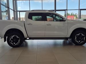 Nissan Navara 2.5D LE 4X2 automatic D/C - Image 3
