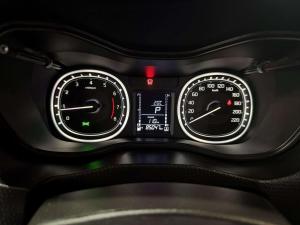 Suzuki Vitara Brezza 1.5 GLX automatic - Image 15