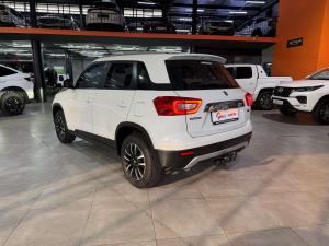 Suzuki Vitara Brezza 1.5 GLX automatic - Image 9