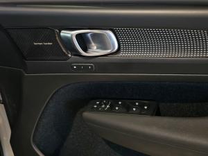 Volvo XC40 D4 AWD R-Design - Image 16