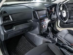 Mahindra XUV300 1.2T W4 SE - Image 25