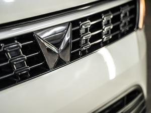 Mahindra XUV300 1.2T W4 SE - Image 8