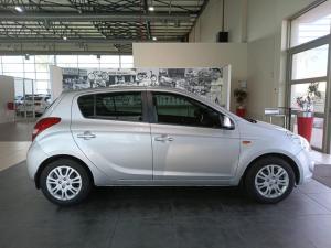 Hyundai i20 1.4 GL auto - Image 3