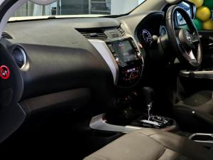 Nissan Navara 2.5DDTi double cab LE Plus 4x4 - Image 12