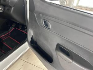 Renault Kwid 1.0 Techno manual - Image 5