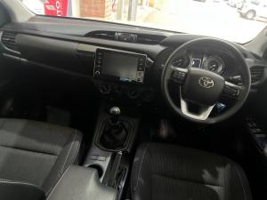 Toyota Hilux 2.4GD-6 double cab 4x4 Raider manual - Image 6
