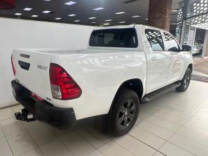 Toyota Hilux 2.4GD-6 double cab 4x4 Raider manual - Image 2