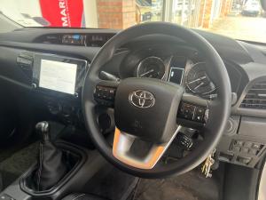 Toyota Hilux 2.4GD-6 double cab Raider manual - Image 8