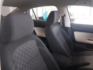 Volkswagen Polo sedan 1.6 Life - Image 17