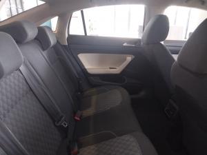 Volkswagen Polo sedan 1.6 Life - Image 18