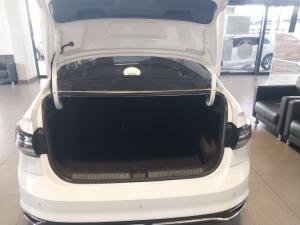 Volkswagen Polo sedan 1.6 Life - Image 19