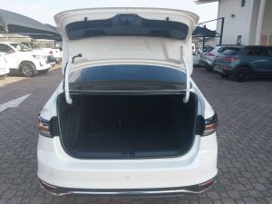 Volkswagen Polo sedan 1.6 Life - Image 20