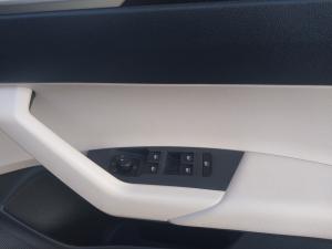 Volkswagen Polo sedan 1.6 Life - Image 25