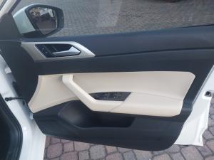 Volkswagen Polo sedan 1.6 Life - Image 26