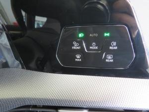 Volkswagen Golf 1.4 TSI R-LINE + Tiptronic - Image 14