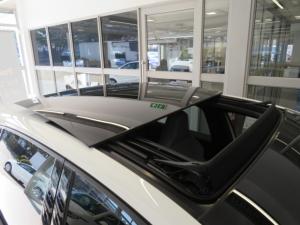 Volkswagen Golf 1.4 TSI R-LINE + Tiptronic - Image 17