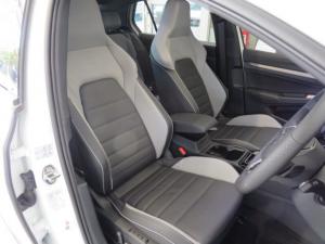 Volkswagen Golf 1.4 TSI R-LINE + Tiptronic - Image 7