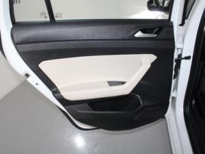 Volkswagen Polo 1.6 Life - Image 13