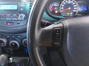 Hyundai i10 1.25 Fluid auto - Image 12