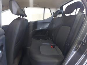 Hyundai i10 1.25 Fluid auto - Image 14