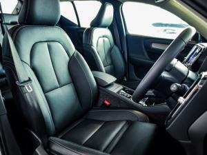 Volvo XC40 B4 Plus Dark - Image 8