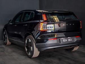 Volvo EX30 Single Motor Extended Range Ultra - Image 8